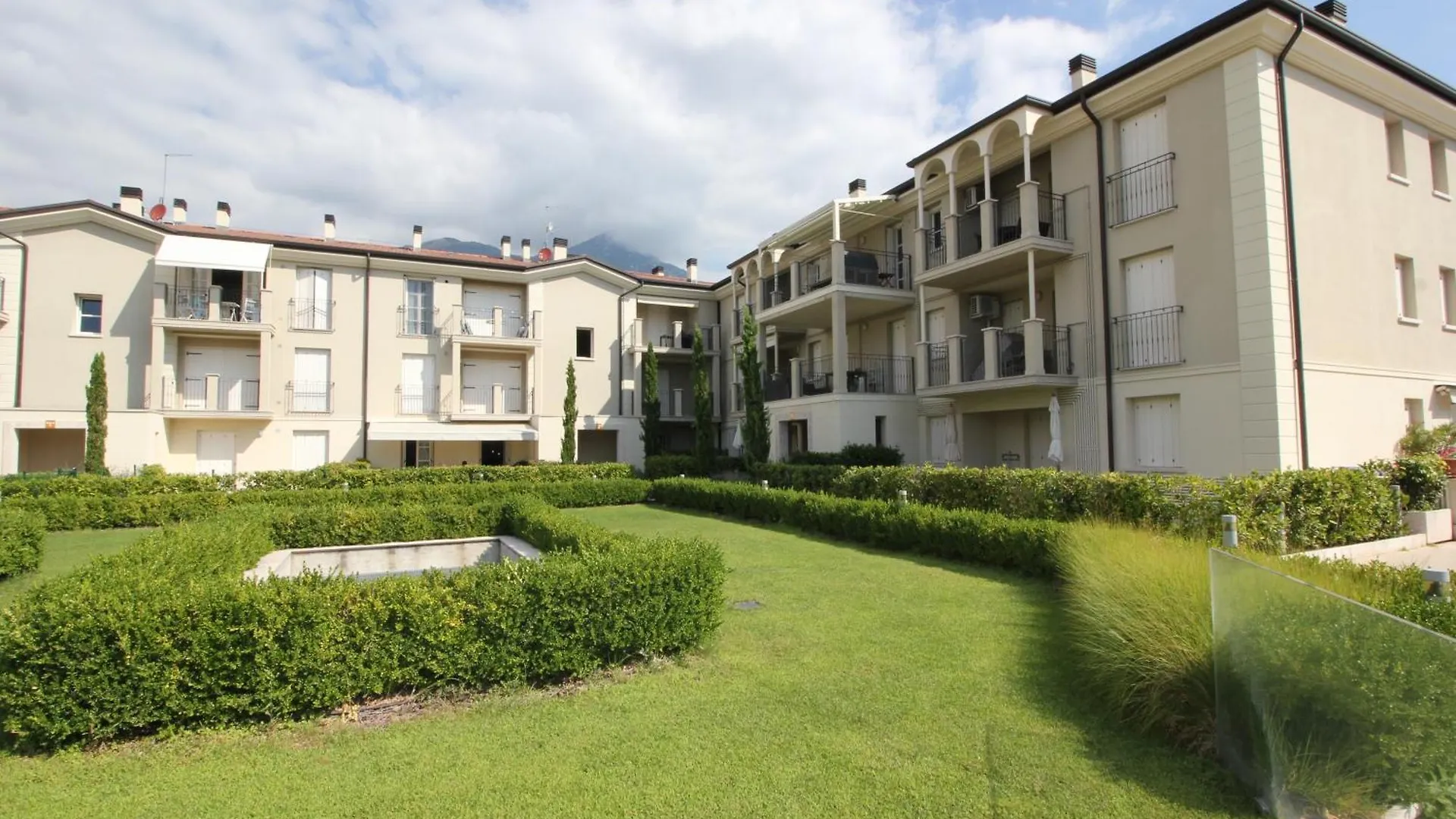 Ginny House Lake - Charming Flat With Pool Toscolano-Maderno 0*,